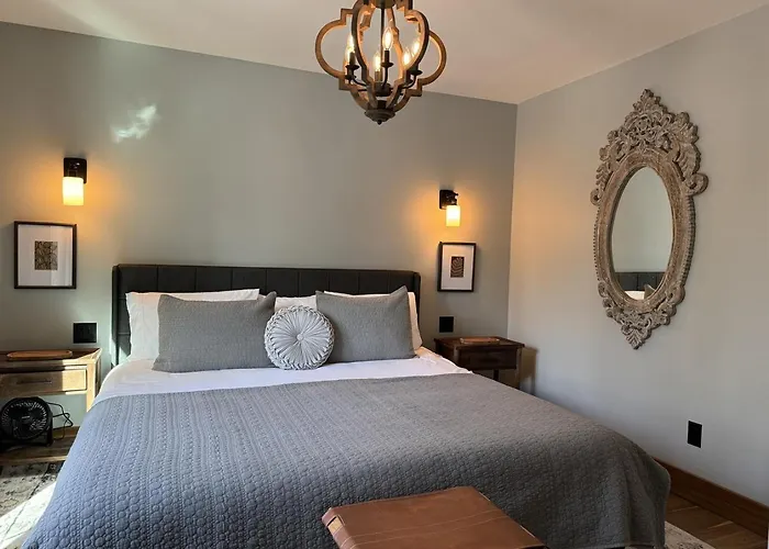 Holiday home Romantic 1br W Hot Tub Near