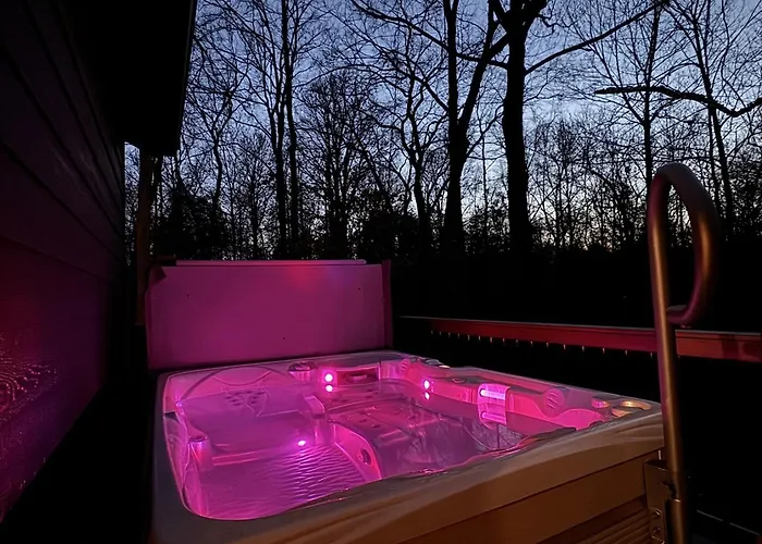 Romantic 1br W Hot Tub Near Holiday home